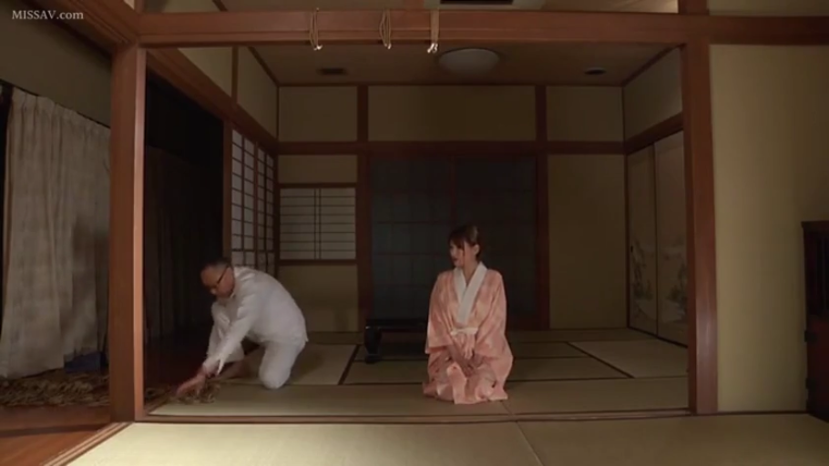 Japanese-style room · 白色长袖