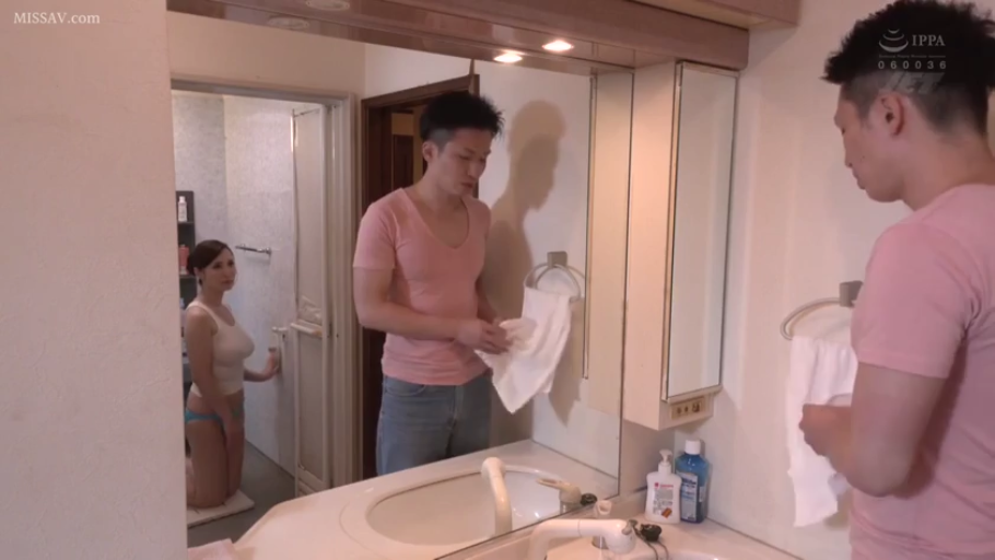 浴室 · 全景 · 自然 · 跪き姿勢 · 居家 · 観察 · 背心パンツ · 毛巾