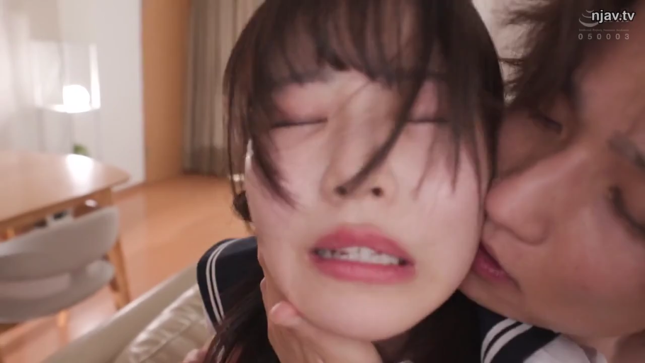 室内 · 脸部 · 亲吻 · 近景 · 痛苦 · 水手服 · 被擒