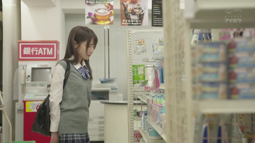 平淡 · 站立 · 女子校服 · 便利店 · ATM机 · 侧脸 · 徘徊 · 制服题材