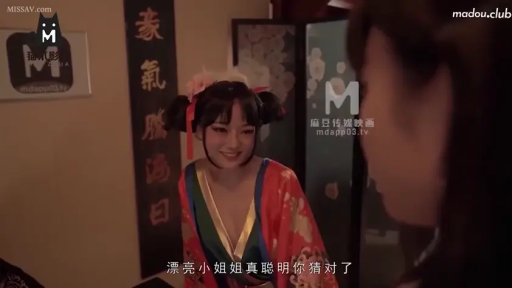 室内 · 站立 · 中景 · 微笑 · 对话 · 剧情 · 和服 · 屏风