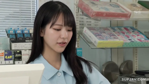 站姿 · 平静 · 制服 · 便利店 · 货架 · 工作服 · 侧脸 · 工作