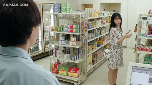 站立 · 自然 · 第一人称视角 · 全身像 · 便利店 · 商品 · 碎花连衣裙 · 挑选商品