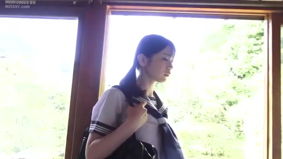 室內 · 沉思 · 憂鬱 · 站立 · 上半身 · 水手服 · 学生书包