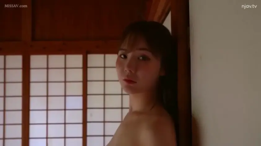 室内 · 和室 · 面部特写 · 裸体 · 注视 · 靠墙 · 清纯 · 拉门