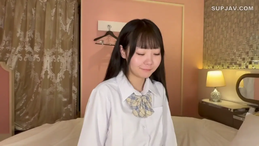 坐姿 · 校服 · 卧室 · 羞涩 · 微笑 · 台灯 · 半身 · 黑长直