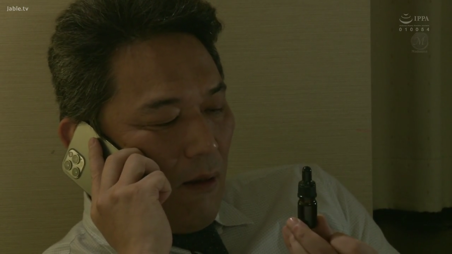 室内 · 白衬衫 · 面部特写