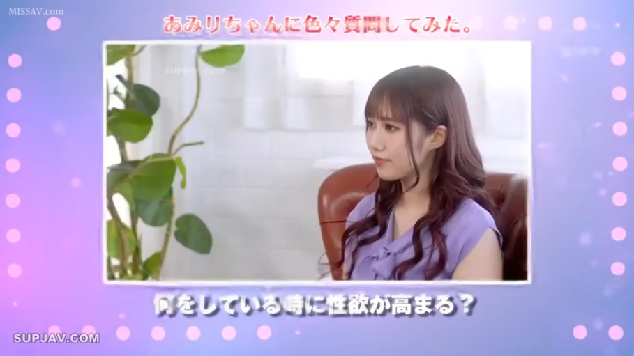 室内 · 胸部特写 · 揉捏乳房 · 站立 · 成人内容 · 乳环 · 身体链