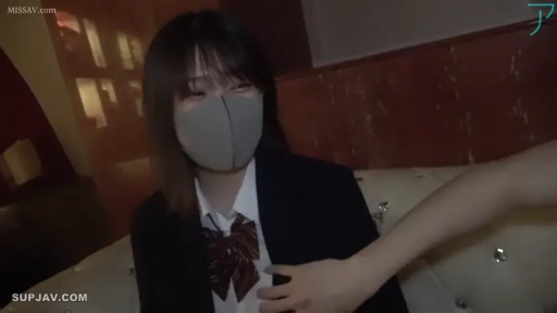 室内 · 坐姿 · 半身 · 制服 · 口罩 · 揉胸 · 笑眼