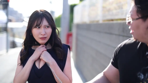 Stand · Half-body close-up · Outdoor street · 厌恶 · 牵引 · 项圈铁链 · 黑色低胸裙