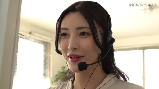 面部 · 全裸 · 迷离 · 枕头 · 床上 · 抚摸 · 露点 · 卧姿