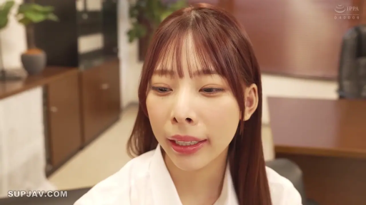 坐姿 · 专注 · 脸部特写 · 办公室 · 白衬衫 · 谈话 · 长发