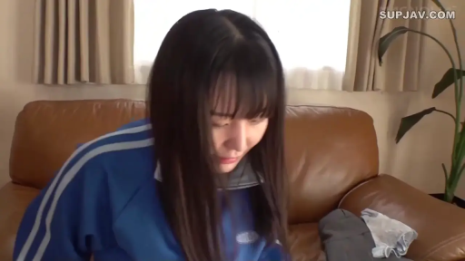 俯身 · 盆栽 · 微笑 · 客厅 · 否 · 交流 · 运动服