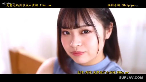 Indoor · Sitting Posture · Close-up of the face · Smile · Gaze · 长发 · Sleeveless vest