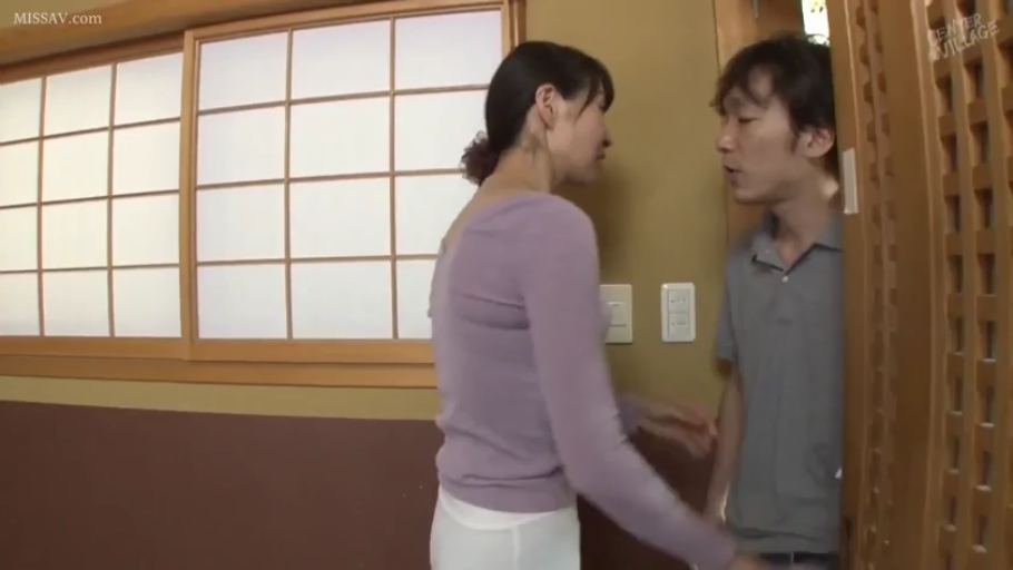 Serious · Japanese-style room · Medium shot · Standing Posture · 对话 · Mature woman · bodysuit · 障子