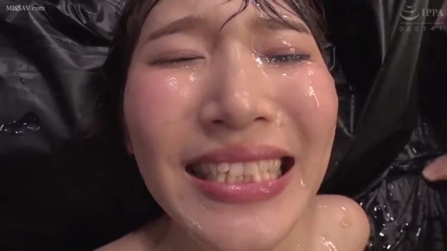 卧室 · 站立 · 自然 · 否 · 书架 · 碎花连衣裙 · 日常 · 更衣