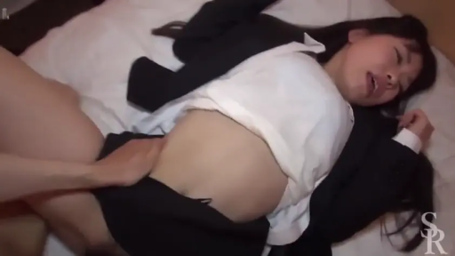 销魂 · 仰卧 · 职场女性 · 职业装 · 床上 · 抚摸 · 腹部