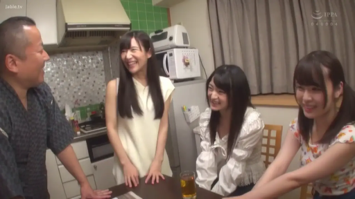 站立 · 全景 · 厨房 · 聚会 · 多人 · 和服 · 开心 · 水杯