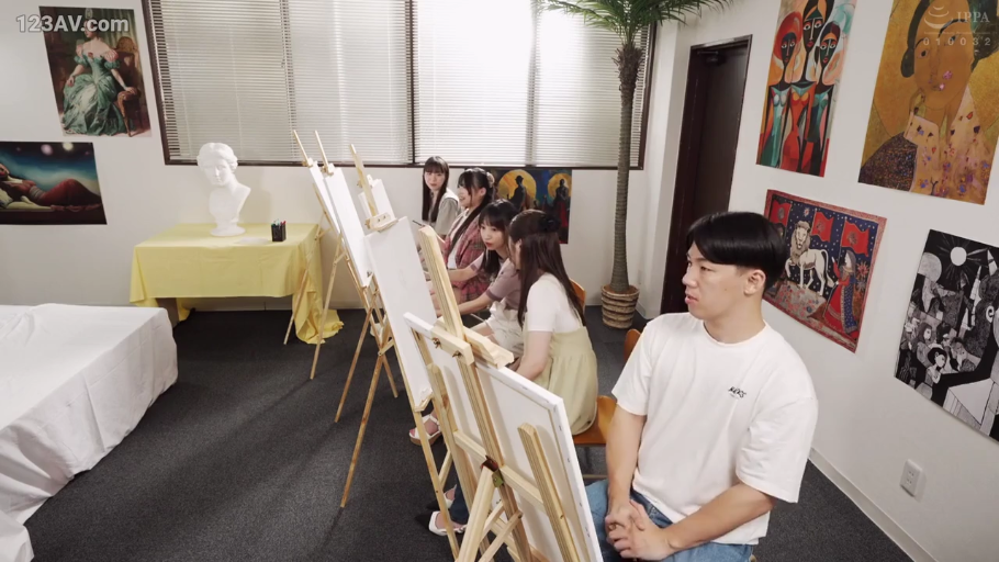 座り姿勢 · 集中 · 全景 · カジュアルウェア · 画室 · 画架 · 绘画