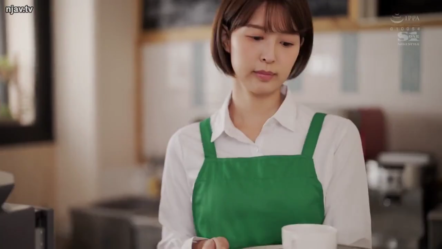 站立 · 平静 · 半身 · エプロン · 気質 · 托盘 · 服务 · 咖啡厅