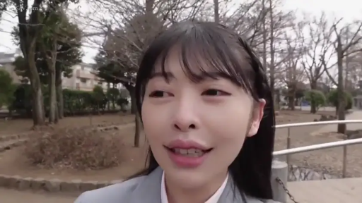 脸部 · 和室 · 居家 · 期待 · 侧卧 · 睡衣 · 窥视 · 拉门