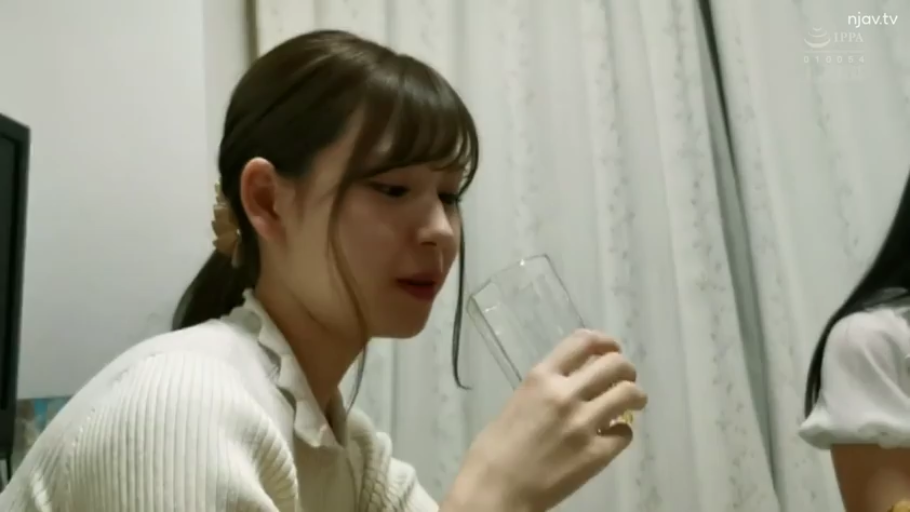 病房 · 跪坐 · 专注 · 第一视角 · 口交 · 嘴部 · 衬衫 · 阴茎