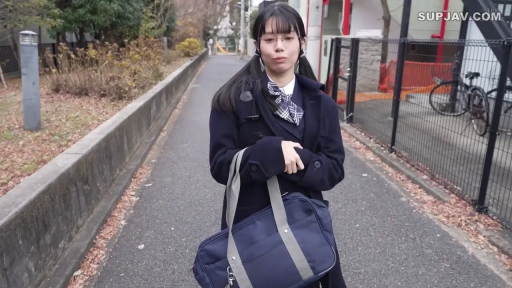 站立 · 中景 · 自然 · 对视 · JK制服 · 户外