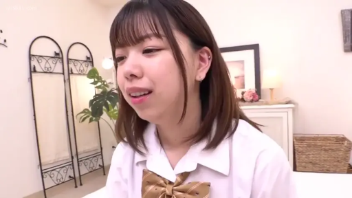 室内 · 俯身 · 字幕 · 微笑 · 观察 · 是 · 内衣