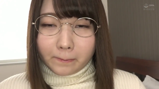 坐姿 · 卧室 · 胸部特写 · 羞涩 · 双马尾 · 玩偶 · 蓝色衬衫 · 解开衬衫