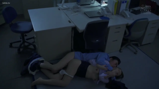 性交 · 办公室 · 全景 · 职业装 · 沉醉 · 侧卧 · 办公桌椅 · 加班