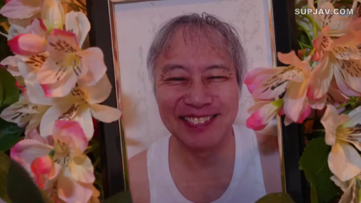 室内 · 面部特写 · 正面 · 白背心