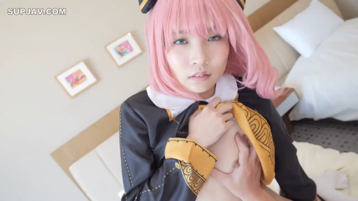 坐姿 · 胸部特写 · 室内卧室 · 动漫Cosplay服