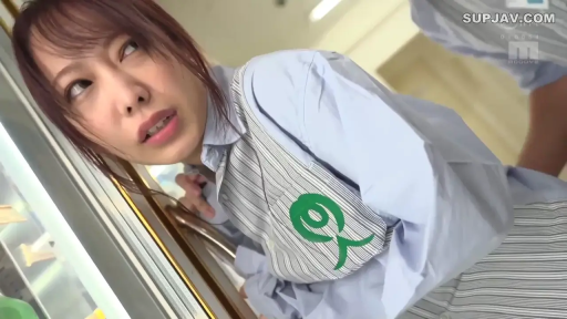 面部 · 俯身 · 第一人称视角 · 注视 · 便利店 · 挑逗 · 冷藏柜 · 便利店员工服