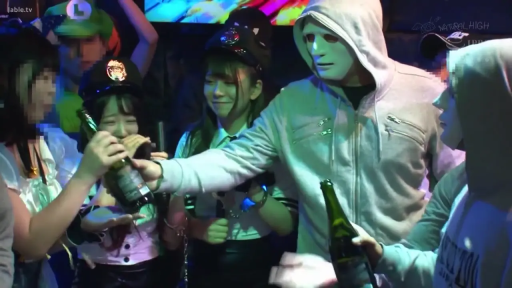 ロールプレイング · 中景 · 站姿 · 面具 · 笑容 · 聚会 · 各种制服 · 夜店