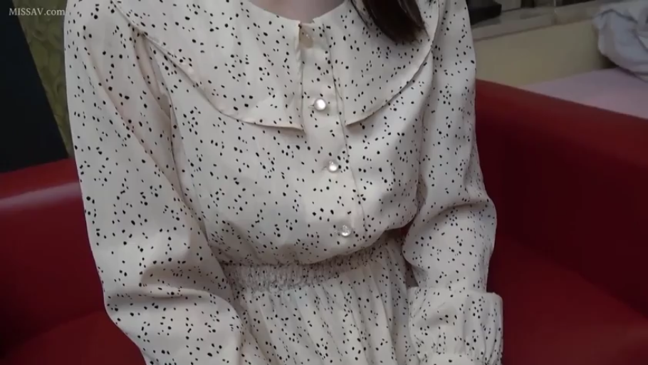 又是国民偶像的S级美少女。压倒性的透明度，阴道精液射入皮肤白皙纤细的身体。奇迹发生了两次！ FC2-PPV-2763672