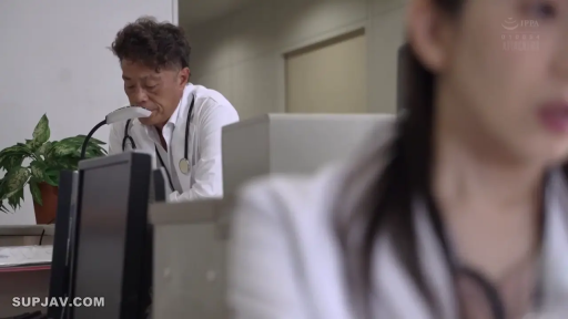 坐姿 · 白大褂 · 沉思 · 办公室 · 背影 · 马尾 · 座机