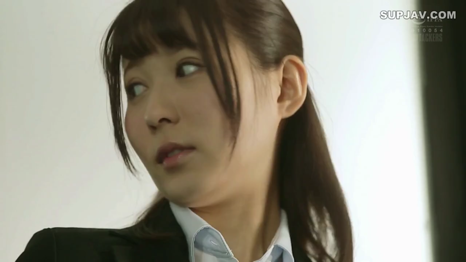 室内 · 回眸 · 自然 · 面部特写 · 职业装 · 注视 · 亚洲女性