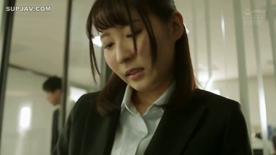 室内 · 口交 · 马赛克 · 凝视 · 阴茎 · 近景 · 蓝色上衣 · 唇部特写