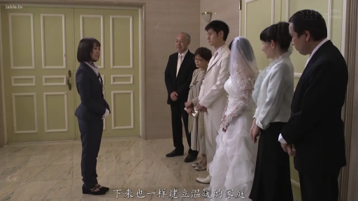 微笑 · 客厅 · 跪姿 · 上半身 · 手淫 · 中长发 · 无袖连衣裙