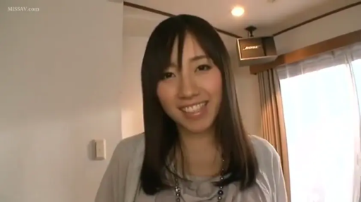 脸部 · 甜美 · 站姿 · 项链 · 灰色上衣 · 房间 · 凝视 · 水印