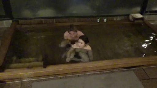 全裸 · 遠景 · 温泉