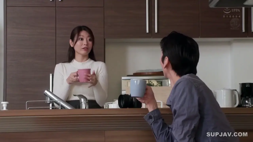 中景 · 自然 · 交流 · 厨房 · 毛衣 · 面对面 · 居家场景 · 杯子