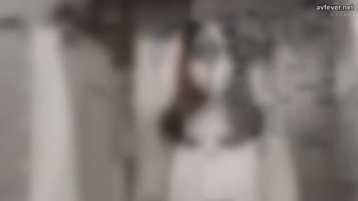 室內 · 全身 · 站立 · 动态模糊 · 模糊不清 · 模糊不清 · 扭动