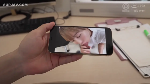 教室 · 迷离 · 黑丝袜 · 课桌 · 私处 · 抽送 · 学生装 · 抬腿仰卧