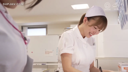 Sitting Posture · 护士服 · 面部特写 · Business attire · 办公 · Smile · 诊室 · 笔