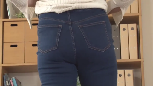 办公室 · Standing Posture · Close-up of the buttocks · 牛仔裤 · Bookshelf · Back Shadow · Static