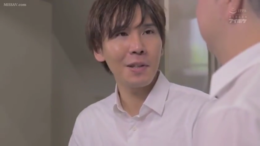 室内 · 站立 · 白色衬衫 · 面部特写 · 对话 · 惊讶 · 亚洲男性