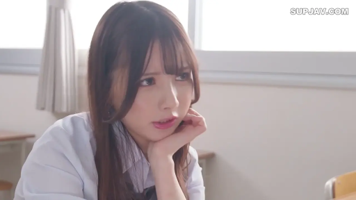 教室 · 面部特写 · 学生制服 · 长发 · 托腮 · 课桌椅 · 侧望 · 思考