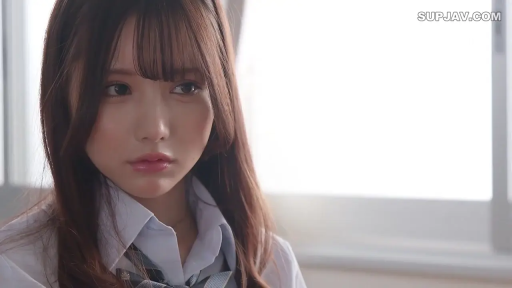 室内 · 坐姿 · 忧郁 · 校服 · 脸部特写 · 清纯 · 静态