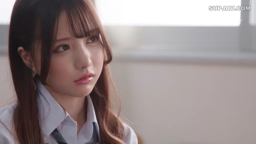 室内 · 坐姿 · 忧郁 · 校服 · 注视 · 特写 · 纯爱